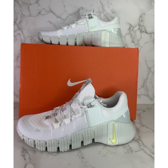 Women's Nike Free Metcon 5 Summit White Light Lemon Twist Lime FJ1548-100 sz 8.5 - Picture 1 of 6